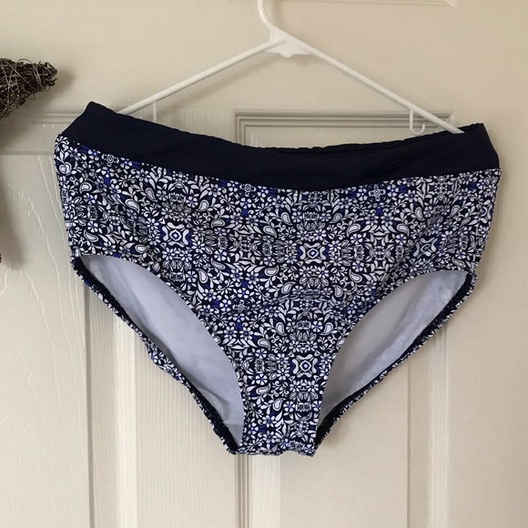 Lands’ End swimsuit bottom size 12 NWOT - Picture 1 of 4